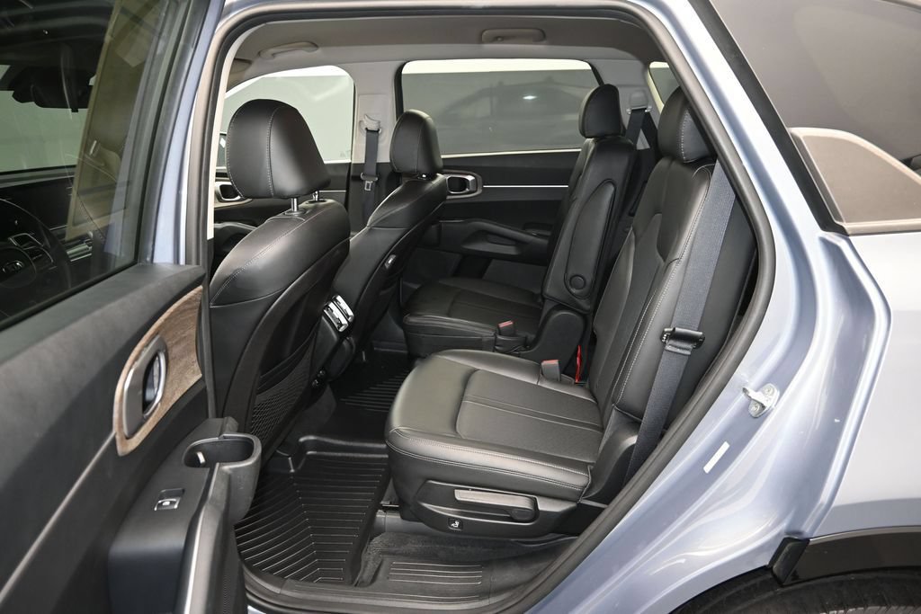 Used 2021 Kia Sorento EX FWD image 19