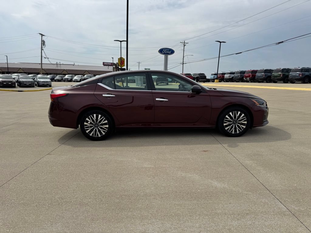 Used 2025 Nissan Altima 2.5 SV FWD image 4