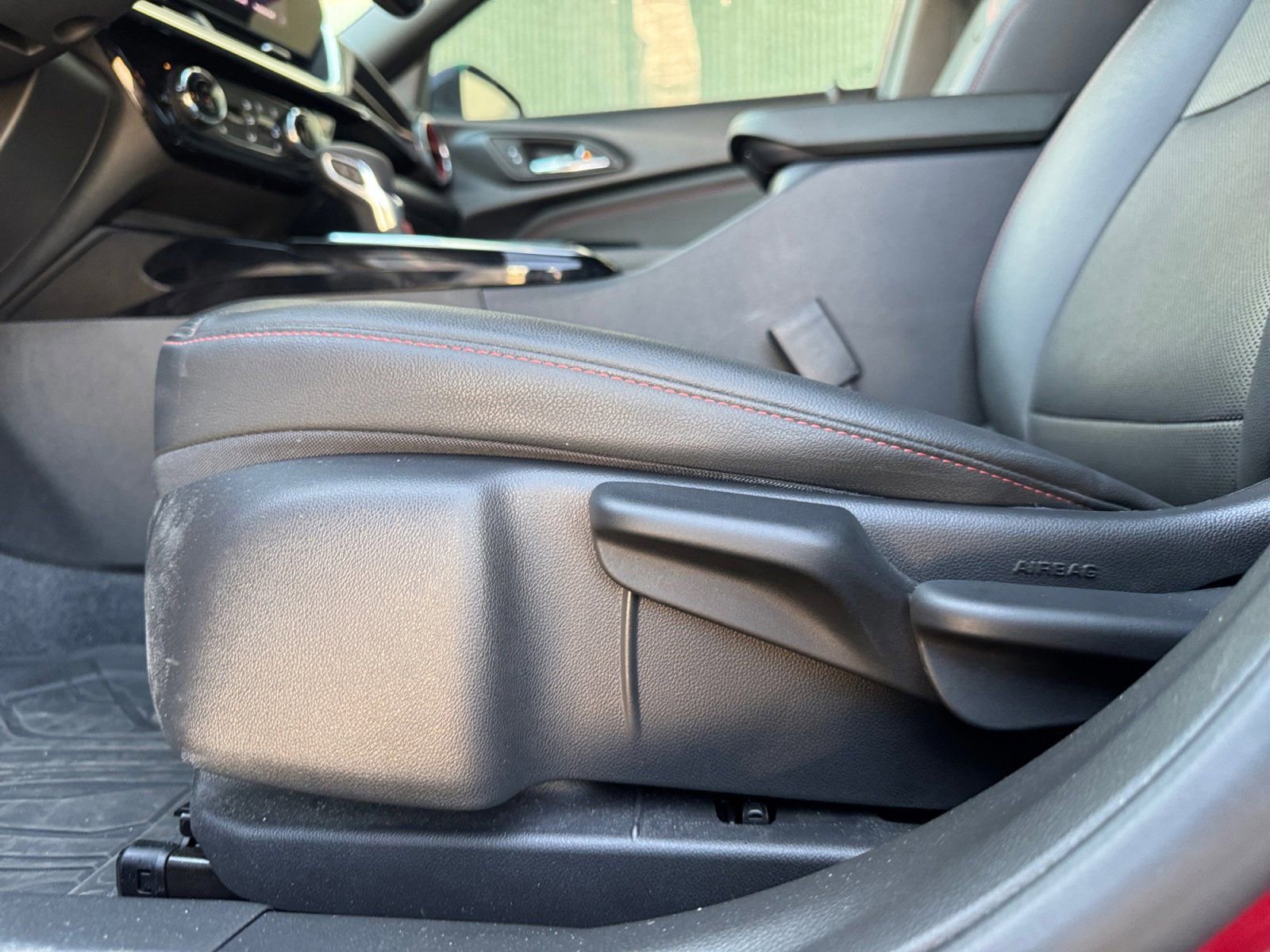 Used 2024 Chevrolet Trax RS w/ Sunroof Package image 18