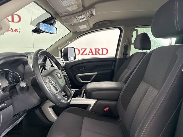 Used 2021 Nissan Titan SV w/ SV Convenience Package image 11