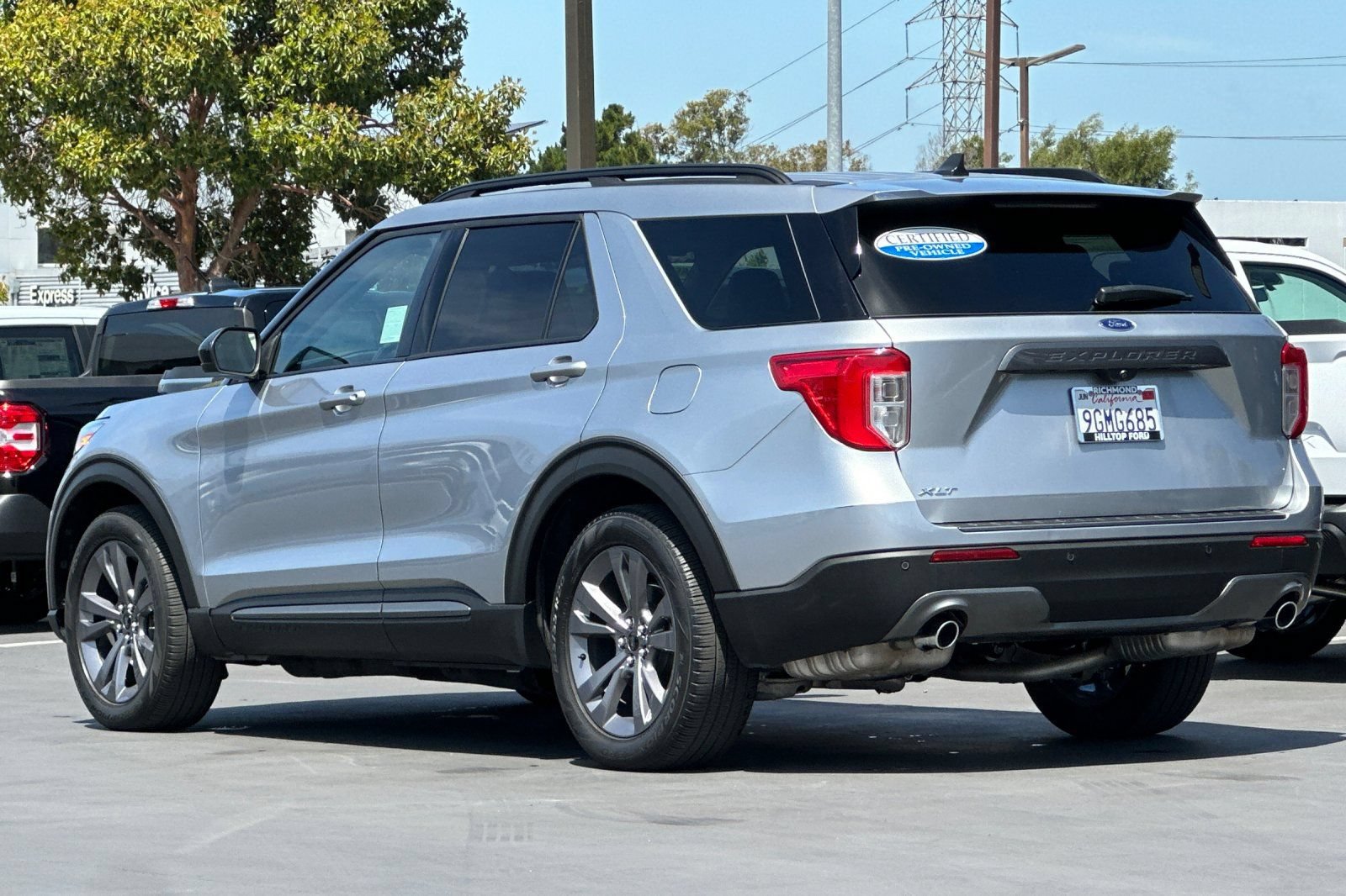 Certified 2023 Ford Explorer XLT w/ Equipment Group 202A RWD image 9