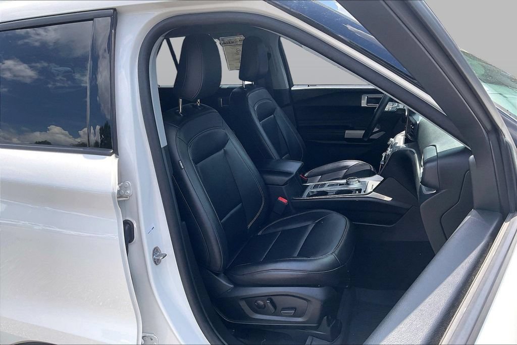 Certified 2024 Ford Explorer XLT w/ Equipment Group 202A RWD image 7