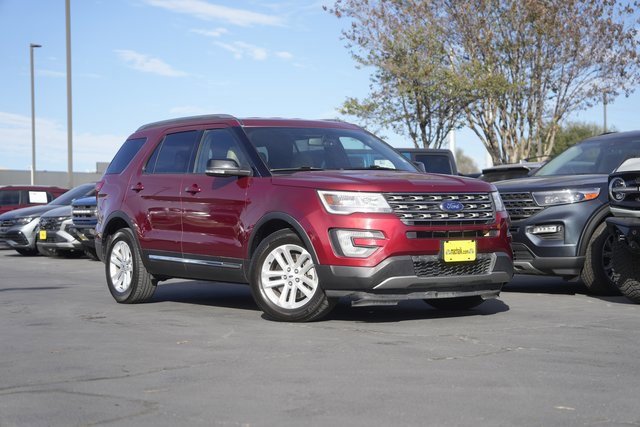Certified 2017 Ford Explorer XLT w/ Equipment Group 201A image 2