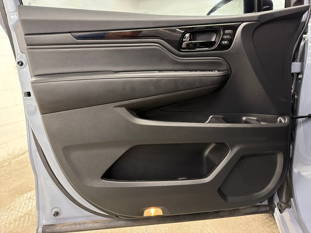 Used 2025 Honda Odyssey Elite image 17