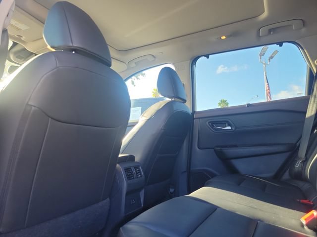 Used 2023 Nissan Rogue SV w/ SV Premium B Package FWD image 10