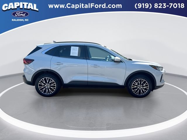 Certified 2025 Ford Escape SE FWD image 9