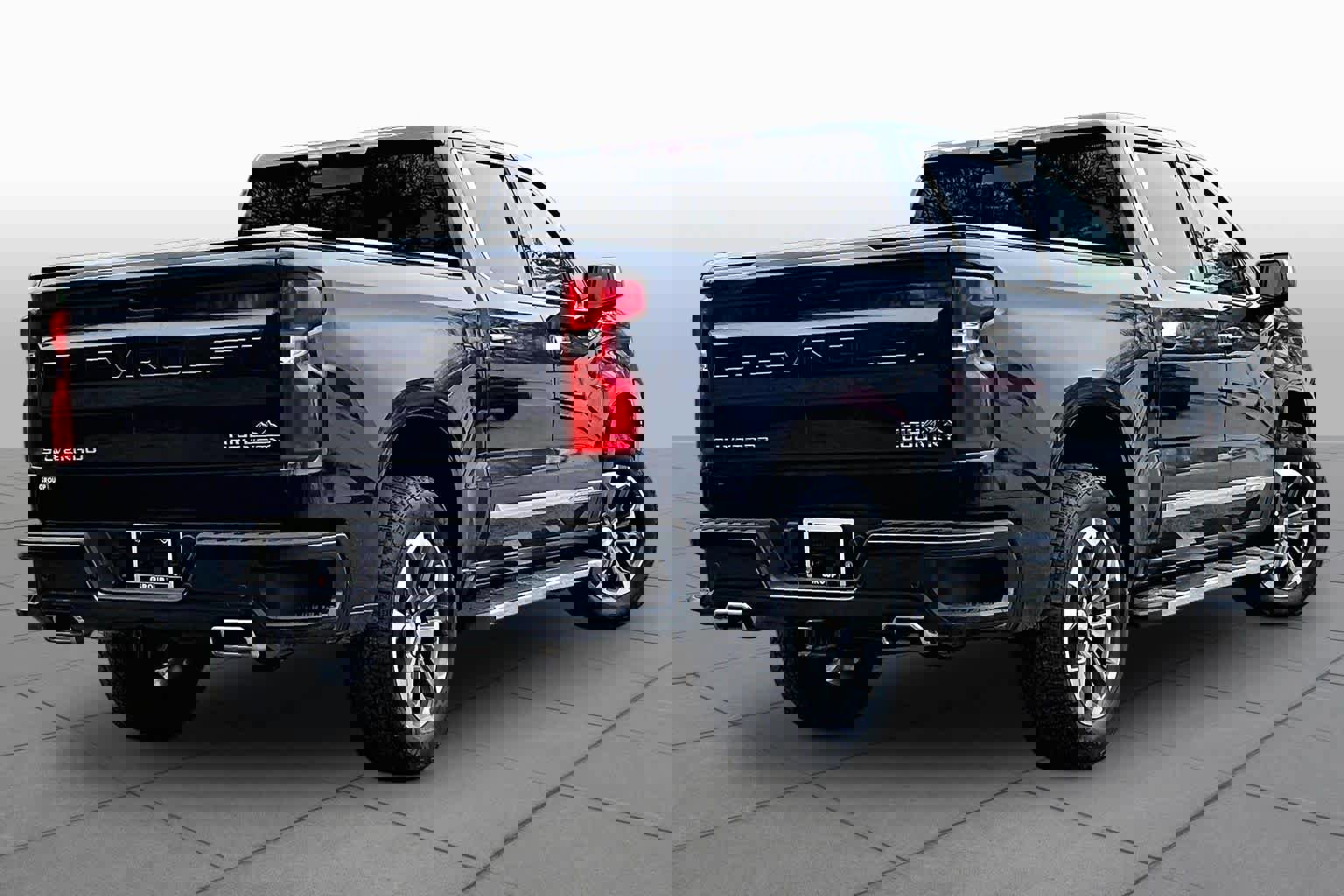 Used 2023 Chevrolet Silverado 1500 High Country w/ Z71 Off-Road Package AWD/4WD image 13