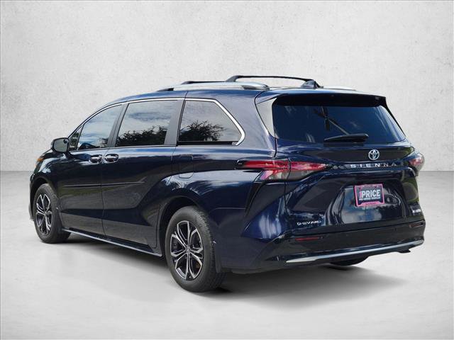 Used 2025 Toyota Sienna Platinum AWD/4WD image 8