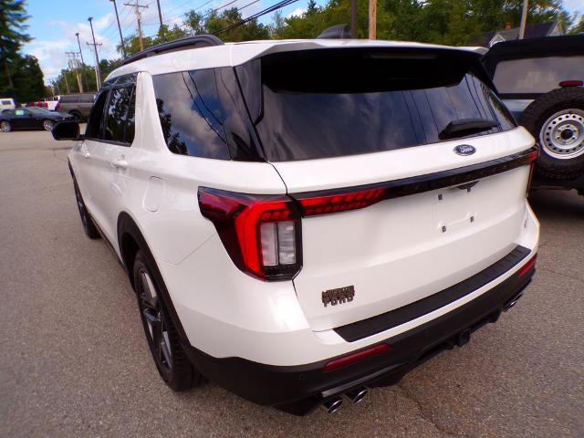 Certified 2022 Ford Explorer XLT w/ Equipment Group 202A AWD/4WD image 5