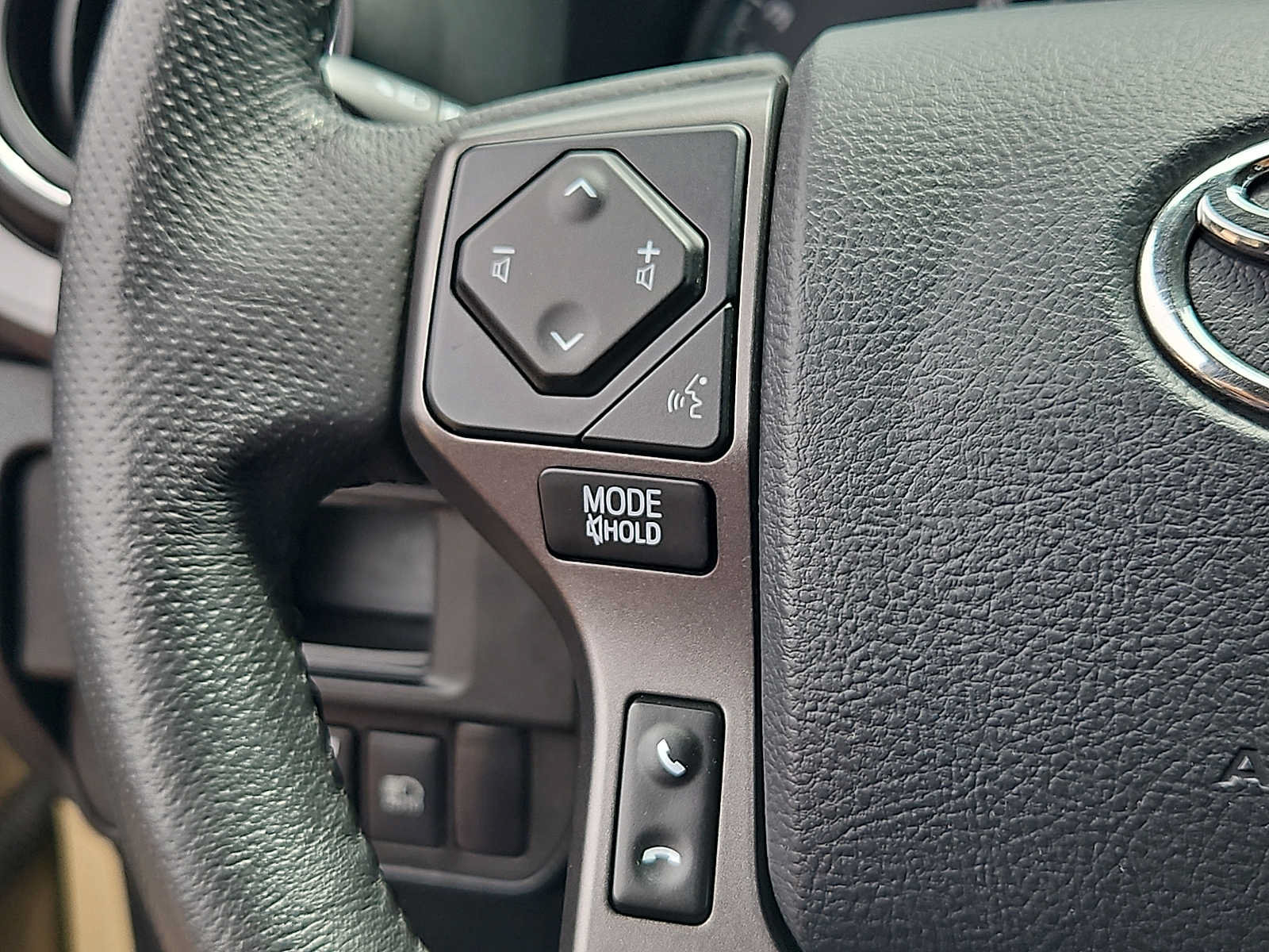 Used 2018 Toyota Tacoma TRD Off-Road w/ Technology Package AWD/4WD image 20