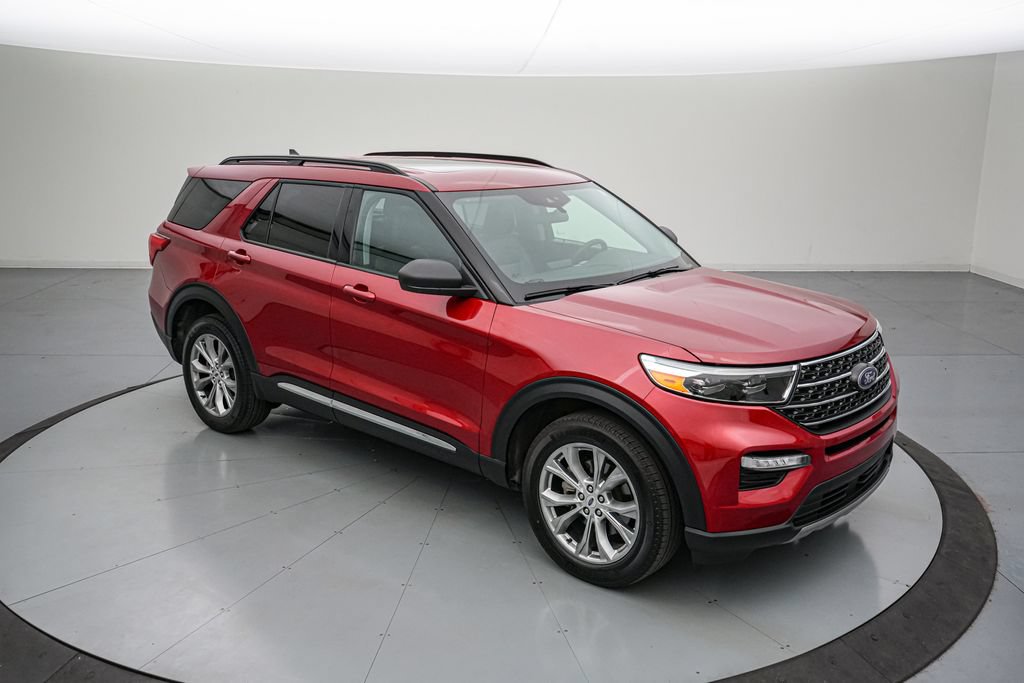 Certified 2024 Ford Explorer XLT w/ Equipment Group 202A AWD/4WD image 2