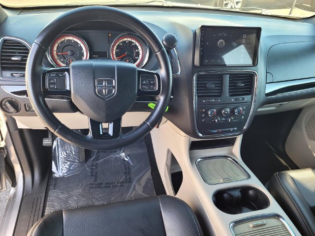 Used 2017 Dodge Grand Caravan SXT FWD image 9
