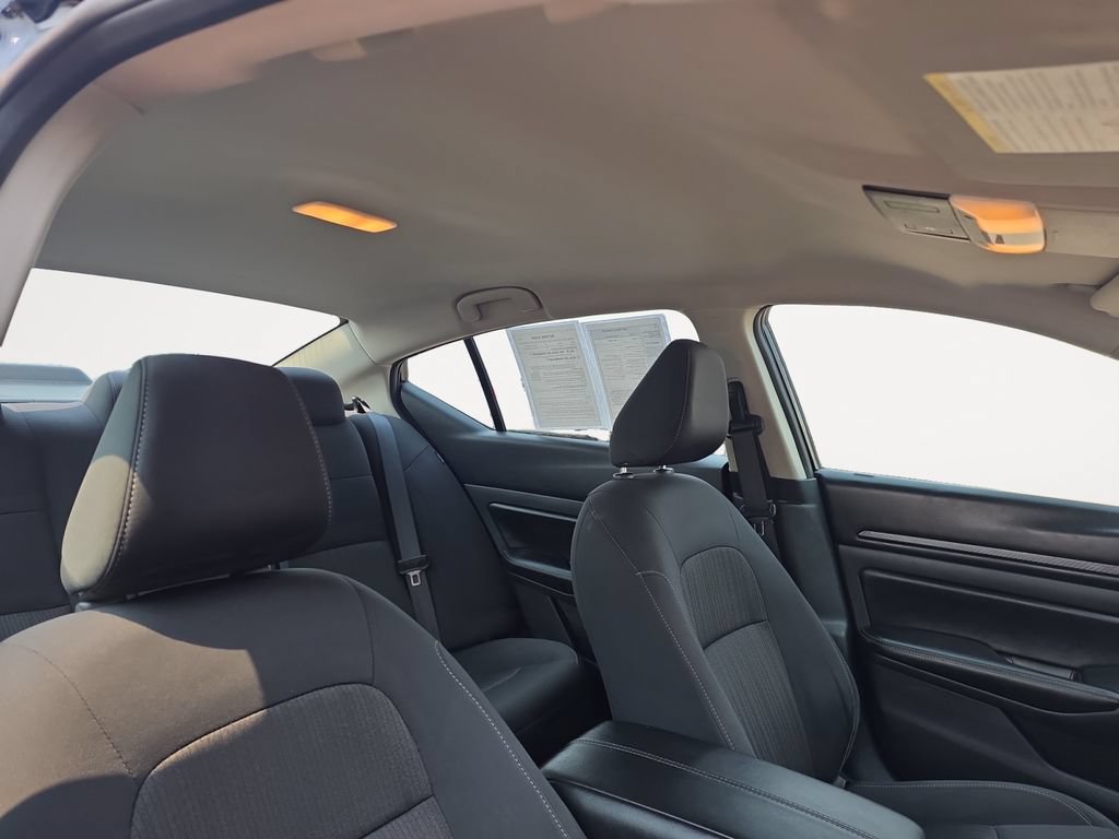 Used 2025 Nissan Altima 2.5 SV AWD/4WD image 11