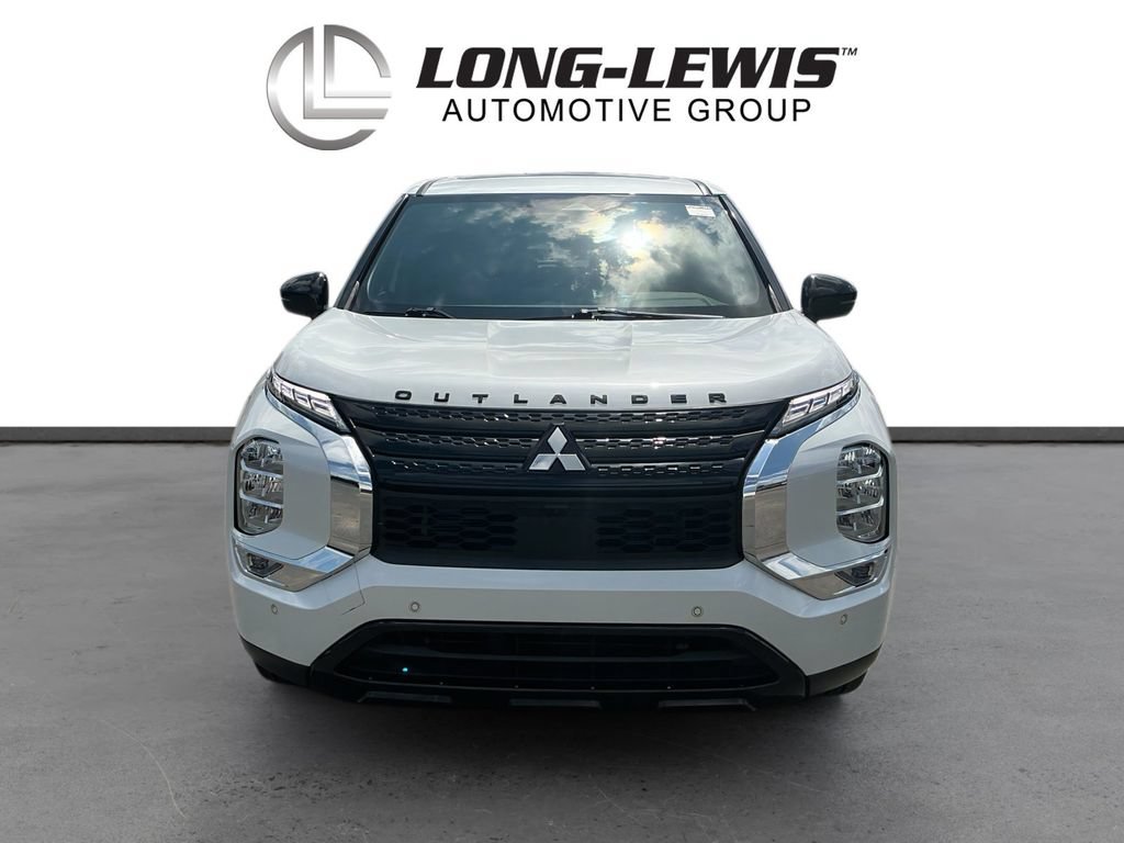 Used 2024 Mitsubishi Outlander SE Black Edition FWD image 11