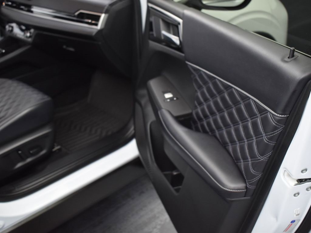 Used 2023 Mitsubishi Outlander SEL image 14