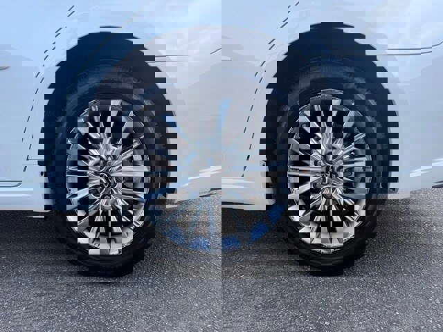 Used 2018 Toyota Avalon Limited image 11