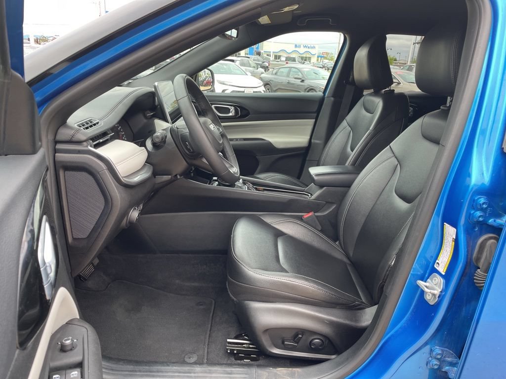 Used 2025 Jeep Compass Limited AWD/4WD image 8