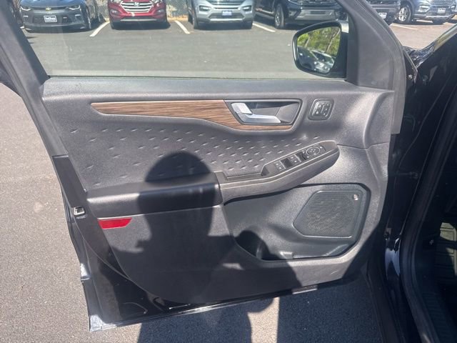 Certified 2020 Ford Escape Titanium w/ Titanium Premium Package 2.0 AWD/4WD image 19