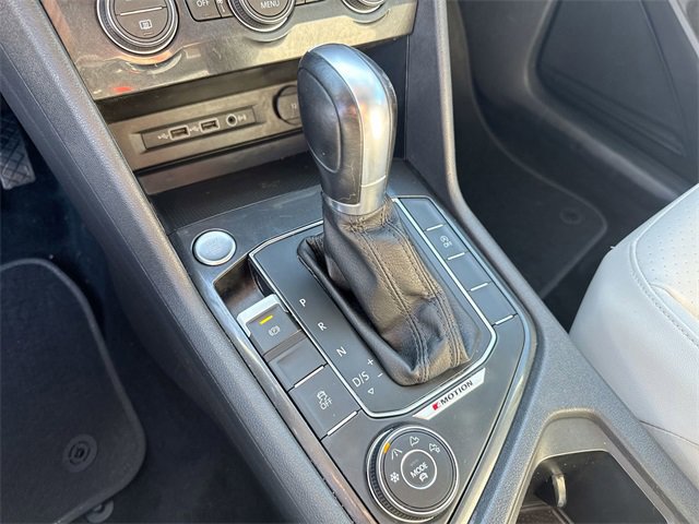 Used 2018 Volkswagen Tiguan SE w/ Panoramic Sunroof Package image 26