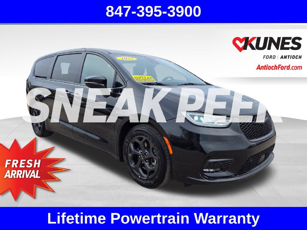 Used 2022 Chrysler Pacifica Touring-L w/ Uconnect Theater Family Group FWD image 1