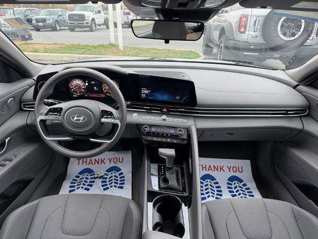 Used 2025 Hyundai Elantra SEL image 14