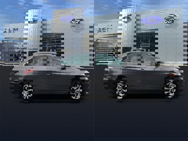 Used 2017 Toyota Camry LE image 2