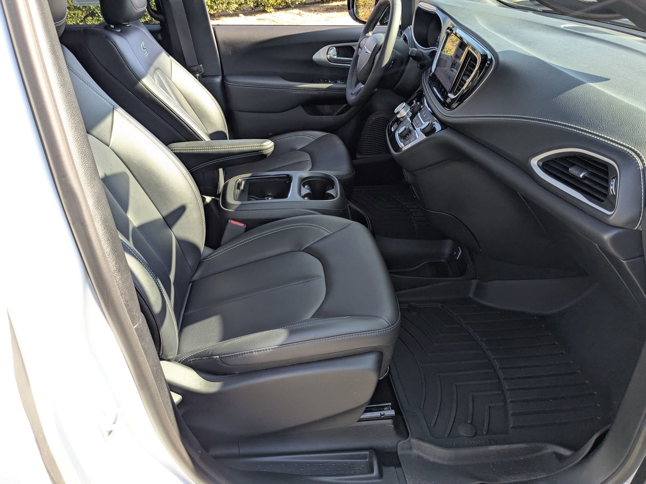 Used 2024 Chrysler Pacifica Touring-L w/ S Appearance Package image 39