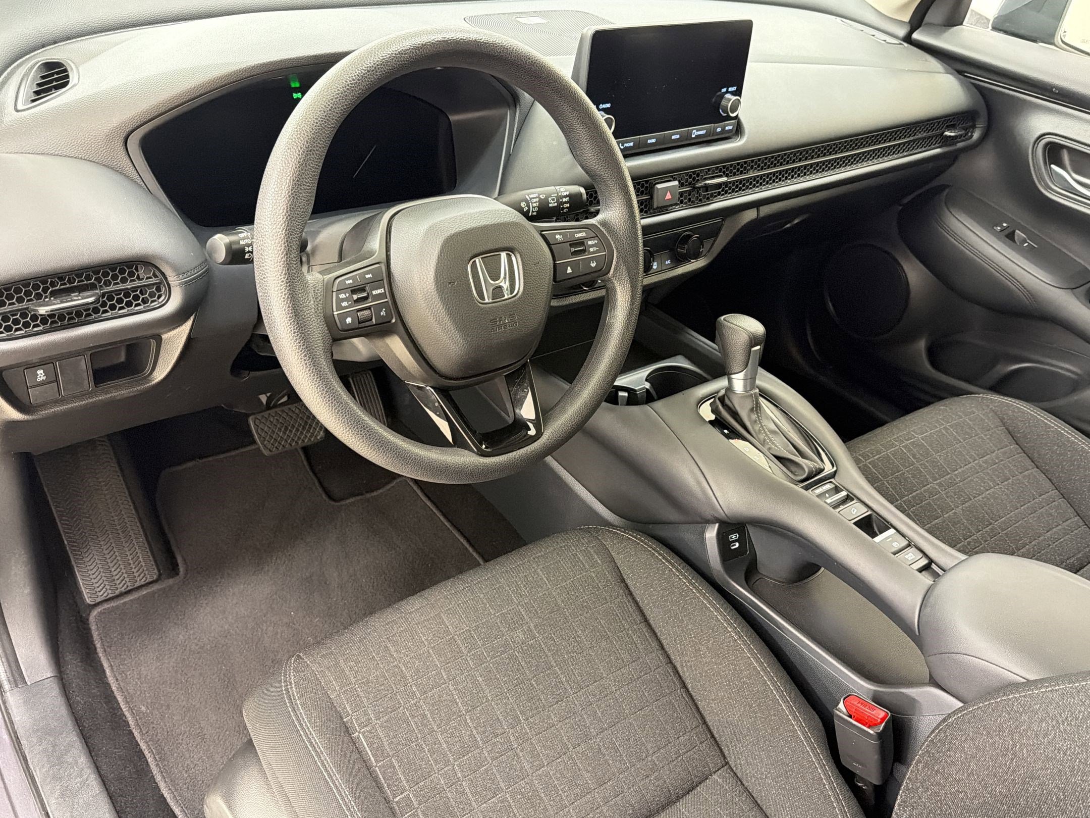 Used 2025 Honda HR-V LX image 4
