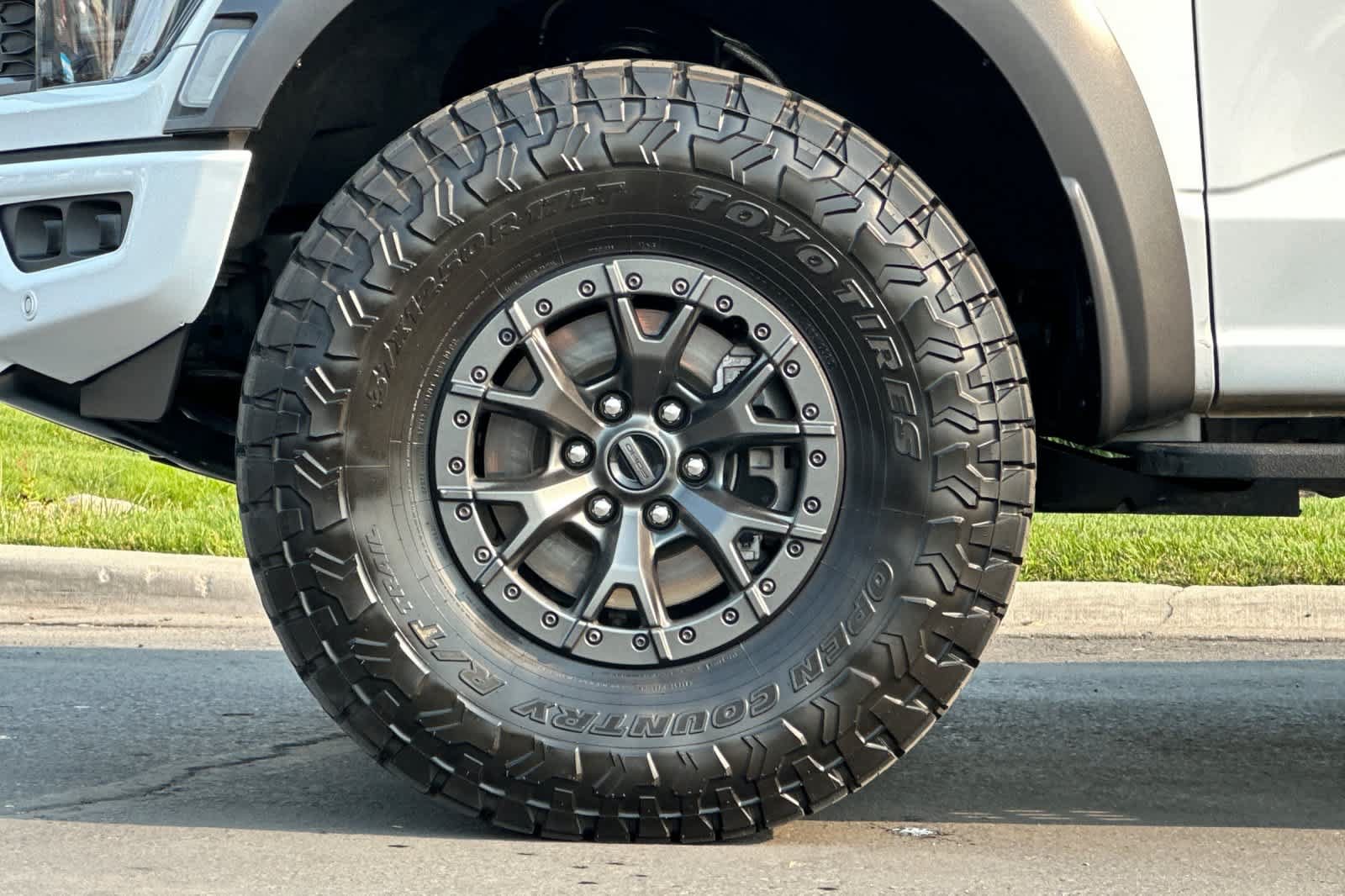 Certified 2021 Ford F150 Raptor w/ Raptor 37 Performance Package AWD/4WD image 26