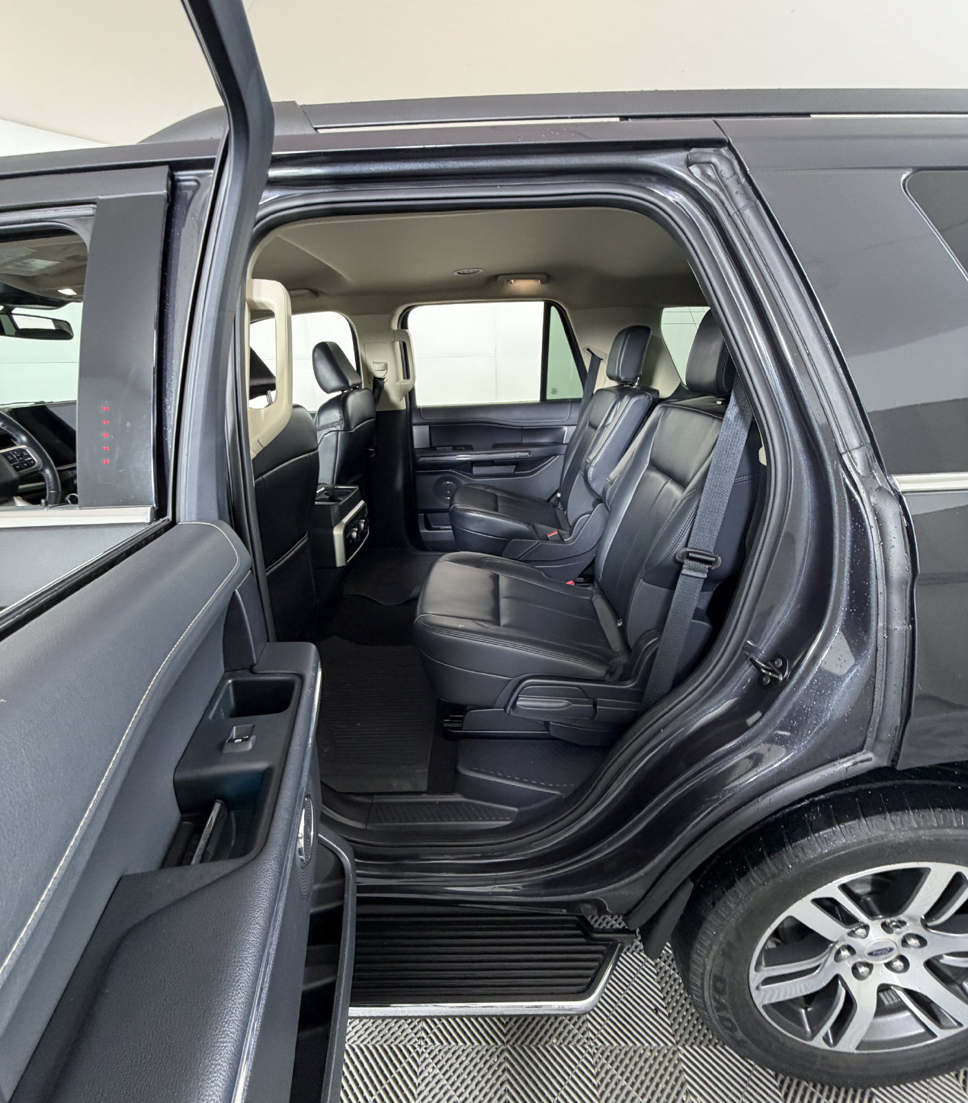 Certified 2023 Ford Expedition XLT RWD image 9