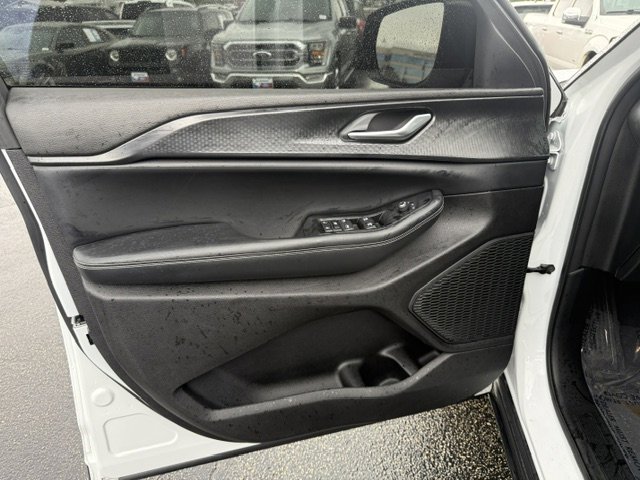 Used 2023 Jeep Grand Cherokee Altitude image 10