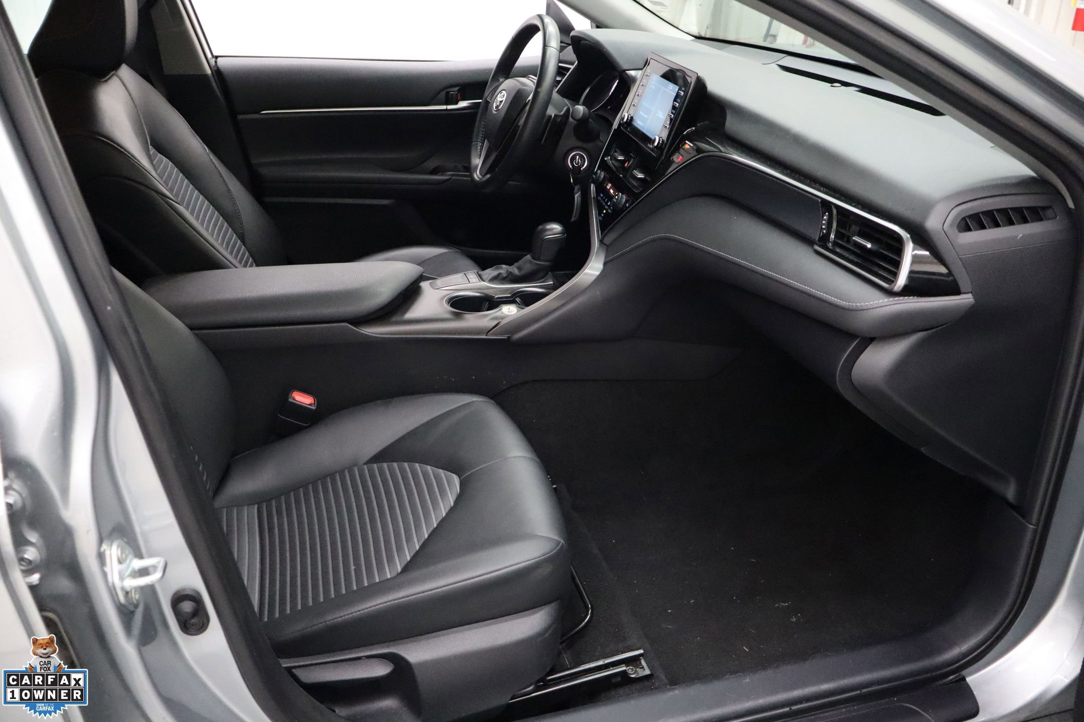 Used 2024 Toyota Camry SE image 25