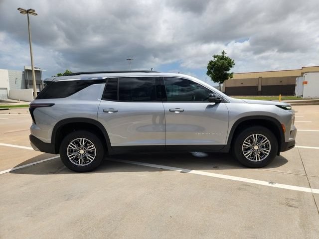 Used 2026 Chevrolet Traverse LT FWD image 4