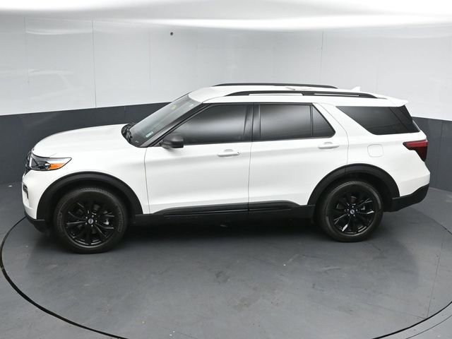 Certified 2022 Ford Explorer XLT w/ Equipment Group 202A AWD/4WD image 48
