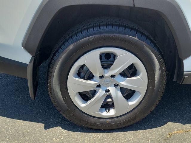 Used 2023 Toyota RAV4 LE FWD image 5