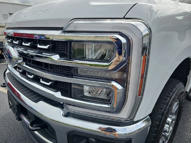Certified 2024 Ford F250 Lariat w/ FX4 Off-Road Package AWD/4WD image 35