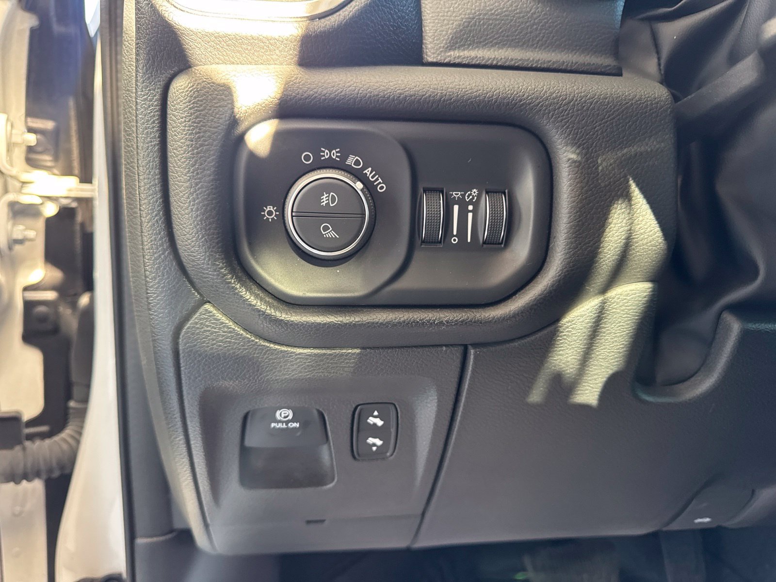 Used 2023 RAM 1500 Laramie AWD/4WD image 30