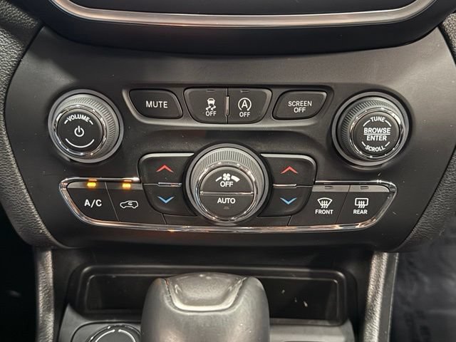 Used 2022 Jeep Cherokee Latitude Lux w/ Sun & Sound Group AWD/4WD image 30