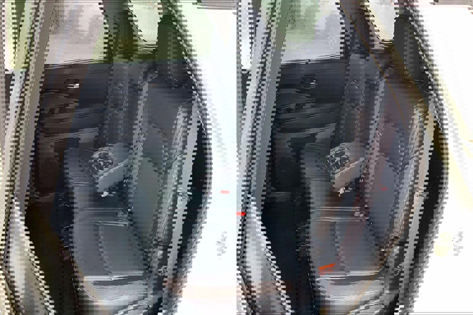 Used 2023 Nissan Pathfinder SL image 18