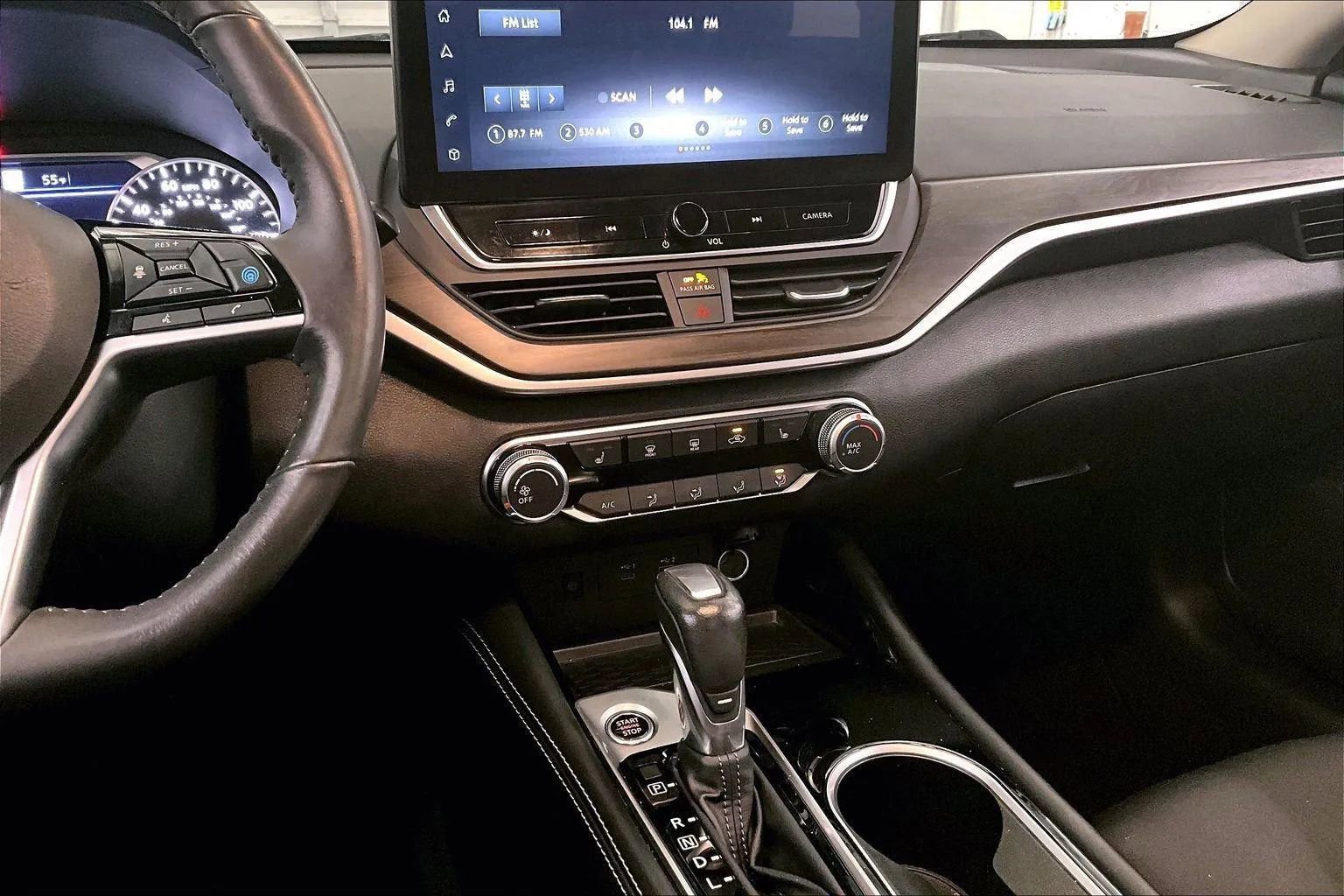 Used 2023 Nissan Altima 2.5 SV w/ SV Premium Package image 8