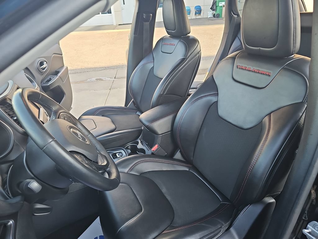 Used 2019 Jeep Cherokee Trailhawk w/ Comfort/Convenience Group AWD/4WD image 14