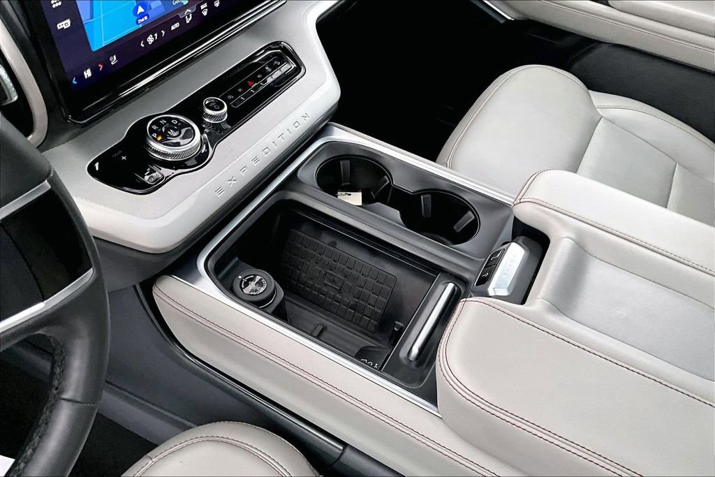Certified 2025 Ford Expedition Active AWD/4WD image 16