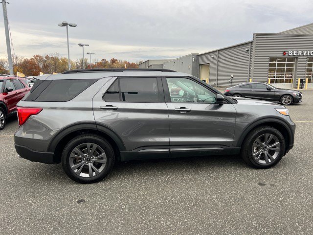 Certified 2022 Ford Explorer XLT w/ Equipment Group 202A image 4