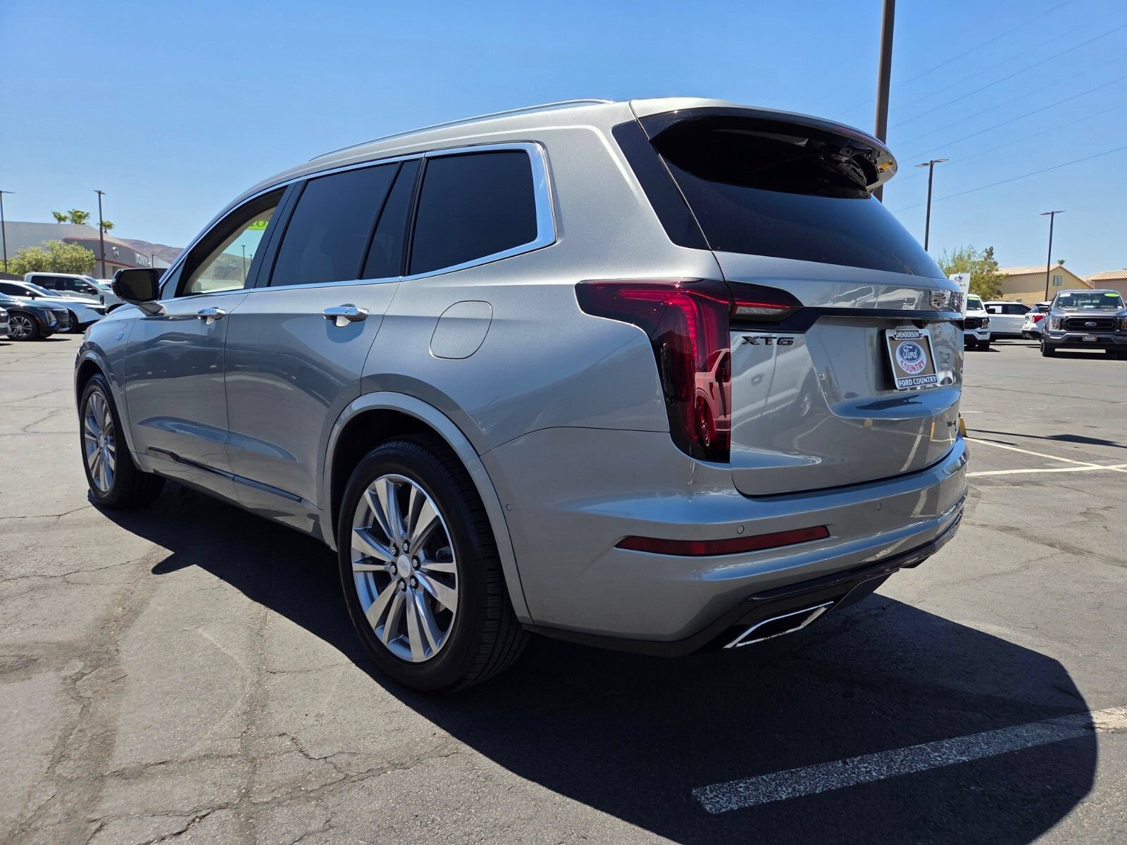 Used 2023 Cadillac XT6 Premium Luxury w/ Technology Package FWD image 4