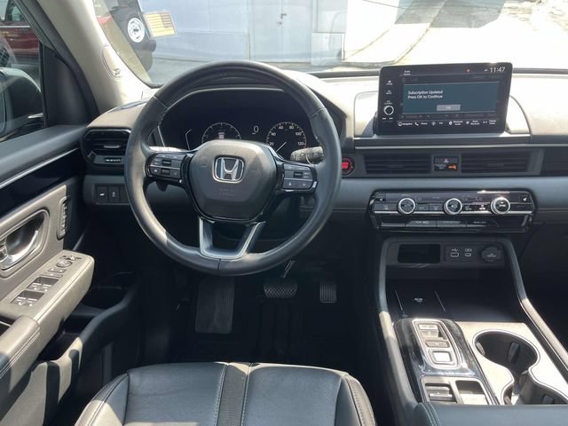 Used 2025 Honda Pilot Touring image 13