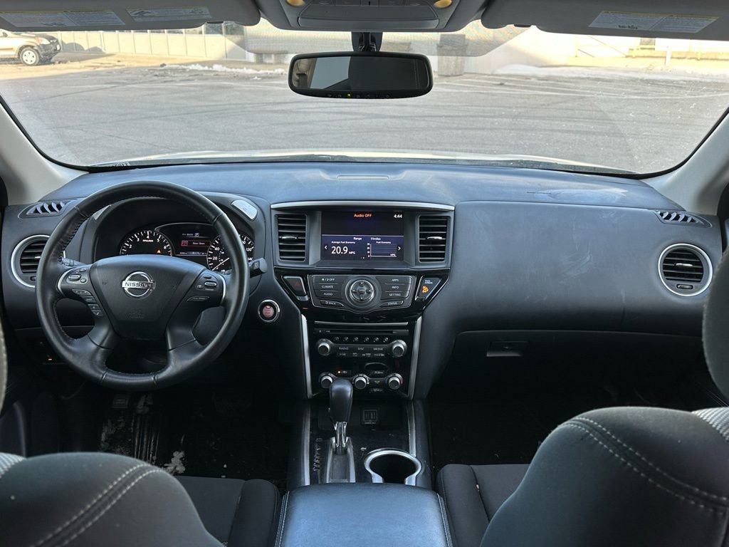 Used 2020 Nissan Pathfinder SV image 21