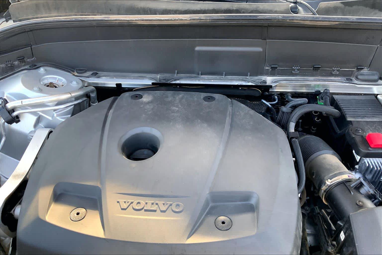 Used 2022 Volvo XC90 T5 Momentum FWD image 32