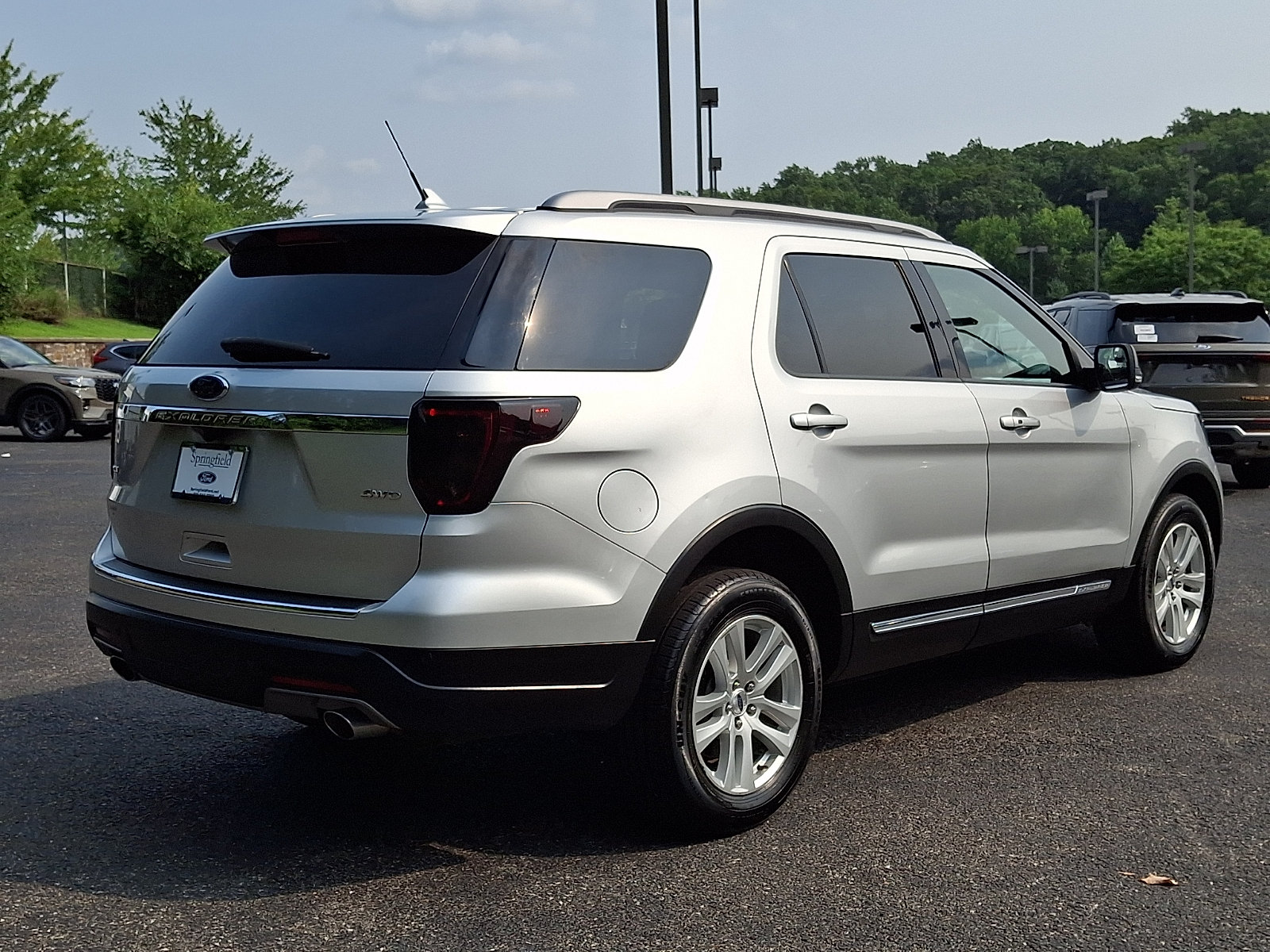 Certified 2018 Ford Explorer XLT w/ Equipment Group 201A AWD/4WD image 6