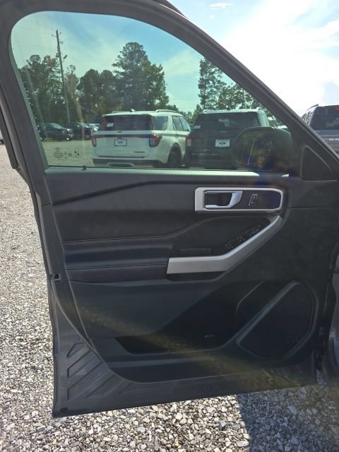 Certified 2021 Ford Explorer XLT w/ Equipment Group 202A RWD image 9