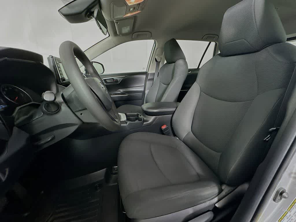 Used 2019 Toyota RAV4 LE FWD image 12